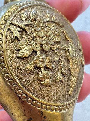 A Chinese gilt-bronze and mother-of-pearl-inlaid snuff bottle with birds among flowering branches, Guangxu mark and of the period — photo 9