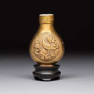 A Chinese gilt-bronze and mother-of-pearl-inlaid snuff bottle with birds among flowering branches, Guangxu mark and of the period — photo 1