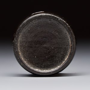 A Chinese gilt-bronze and mother-of-pearl-inlaid snuff bottle with birds among flowering branches, Guangxu mark and of the period — photo 8