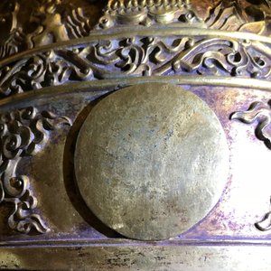 A Chinese gilt bronze bell in zitan suspension frame, Qianlong mark, 18/19th C. — 照片 23