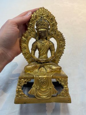 A Chinese gilt-bronze Buddha Amitayus, 18th C. — photo 1