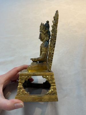 A Chinese gilt-bronze Buddha Amitayus, 18th C. — photo 2