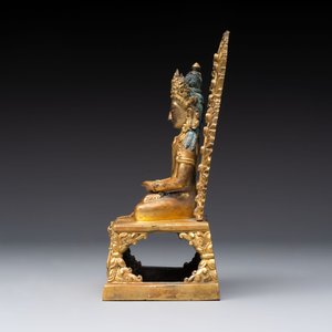 A Chinese gilt-bronze Buddha Amitayus, 18th C. — photo 3