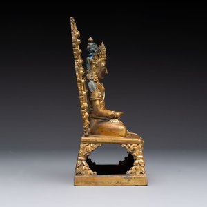 A Chinese gilt-bronze Buddha Amitayus, 18th C. — photo 5