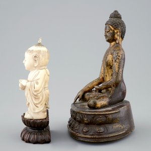A Chinese gilt bronze Buddha and an ivory figure of a boy, 19th C. — photo 3