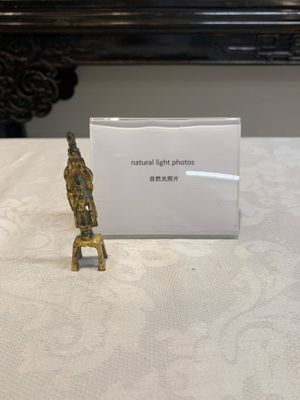 A Chinese gilt-bronze Buddha, Sui/Tang — photo 1
