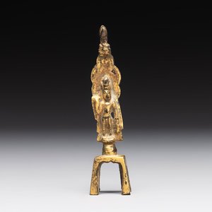 A Chinese gilt-bronze Buddha, Sui/Tang — photo 1