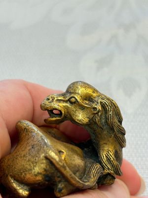 A Chinese gilt bronze 'Camel' paper weight, 19th C. — 照片 11