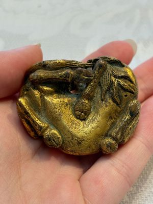 A Chinese gilt bronze 'Camel' paper weight, 19th C. — 照片 12