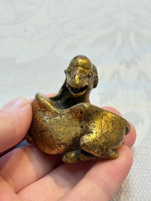 A Chinese gilt bronze 'Camel' paper weight, 19th C. — 照片 2