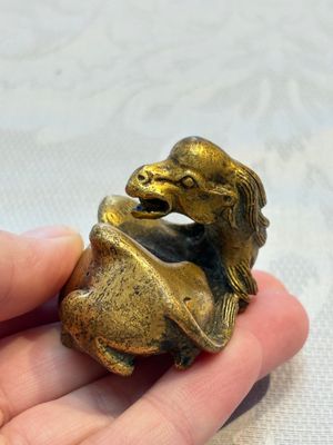 A Chinese gilt bronze 'Camel' paper weight, 19th C. — 照片 3