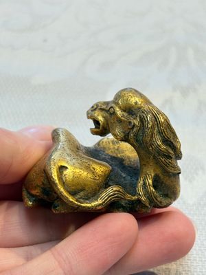 A Chinese gilt bronze 'Camel' paper weight, 19th C. — 照片 4