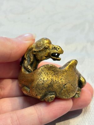 A Chinese gilt bronze 'Camel' paper weight, 19th C. — 照片 7