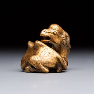 A Chinese gilt bronze 'Camel' paper weight, 19th C. — 照片 2