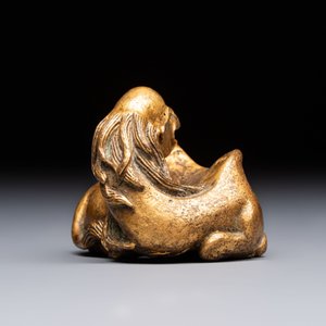 A Chinese gilt bronze 'Camel' paper weight, 19th C. — 照片 4