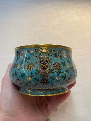 A Chinese gilt-bronze cloisonné censer with floral design, double vajra mark, 19/20th C. — foto 4