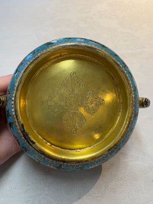 A Chinese gilt-bronze cloisonné censer with floral design, double vajra mark, 19/20th C. — foto 6