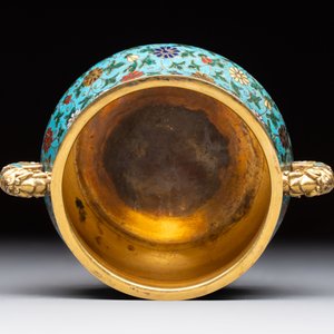 A Chinese gilt-bronze cloisonné censer with floral design, double vajra mark, 19/20th C. — foto 6