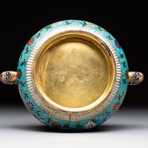 A Chinese gilt-bronze cloisonné censer with floral design, double vajra mark, 19/20th C. — foto 7