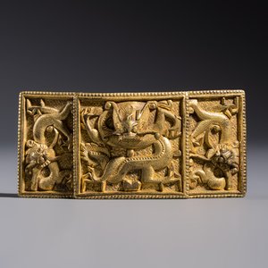 A Chinese gilt-bronze 'Dragon' belt buckle, 19th C. — 照片 1