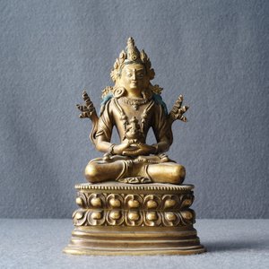 A Chinese gilt bronze figure of Amitayus, 17/18th C. — photo 15