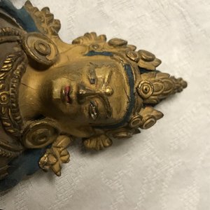A Chinese gilt bronze figure of Amitayus, 17/18th C. — photo 4