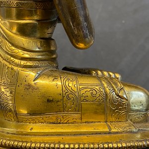 A Chinese gilt bronze figure of Buddha, 17th C. — photo 19