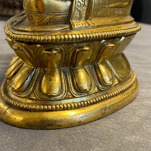 A Chinese gilt bronze figure of Buddha, 17th C. — photo 22
