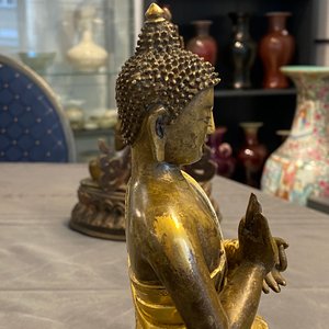 A Chinese gilt bronze figure of Buddha, 17th C. — photo 28