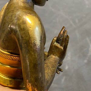 A Chinese gilt bronze figure of Buddha, 17th C. — photo 29