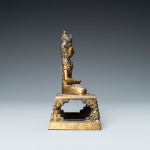 A Chinese gilt bronze figure of Buddha Amitayus, Qianlong — 照片 5