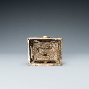 A Chinese gilt bronze figure of Buddha Amitayus, Qianlong — 照片 7