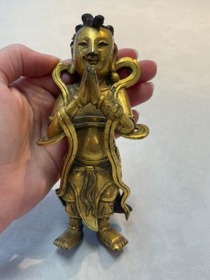 A Chinese gilt-bronze figure of Sudhana, 16/17th C. — 照片 1