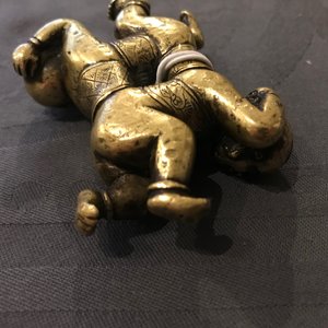 A Chinese gilt bronze Hoho brothers scroll weight, 18/19th C. — 照片 12