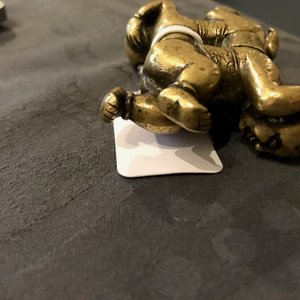 A Chinese gilt bronze Hoho brothers scroll weight, 18/19th C. — 照片 13