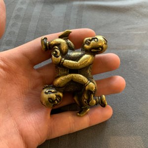 A Chinese gilt bronze Hoho brothers scroll weight, 18/19th C. — 照片 14