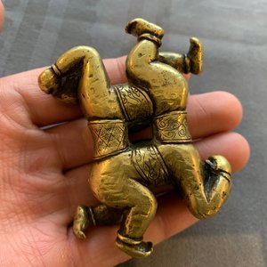 A Chinese gilt bronze Hoho brothers scroll weight, 18/19th C. — 照片 16