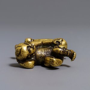 A Chinese gilt bronze Hoho brothers scroll weight, 18/19th C. — 照片 7