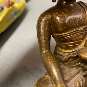 A Chinese gilt bronze 'Medicine Buddha' figure, 17/18th C. — 照片 14