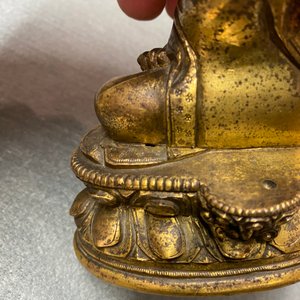 A Chinese gilt bronze 'Medicine Buddha' figure, 17/18th C. — 照片 16