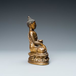 A Chinese gilt bronze 'Medicine Buddha' figure, 17/18th C. — 照片 5