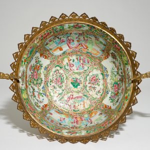A Chinese gilt-bronze mounted Canton rose medallion bowl, 19th C. — 照片 5