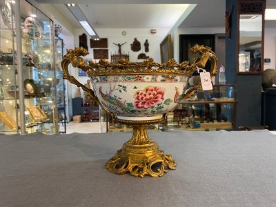 A Chinese gilt bronze-mounted famille rose bowl, Yongzheng — 照片 1