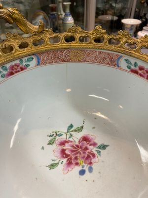 A Chinese gilt bronze-mounted famille rose bowl, Yongzheng — 照片 10