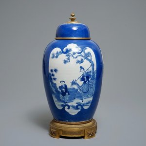 A Chinese gilt bronze-mounted powder blue jar and cover, 19th C. — photo 1
