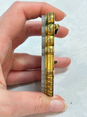 A Chinese gilt bronze-mounted white jade 'double happiness' belt buckle, 18th C. — foto 7