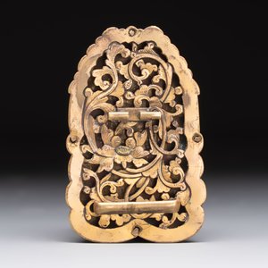 A Chinese gilt bronze-mounted white jade 'double happiness' belt buckle, 18th C. — foto 2