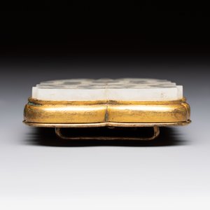 A Chinese gilt bronze-mounted white jade 'double happiness' belt buckle, 18th C. — foto 4