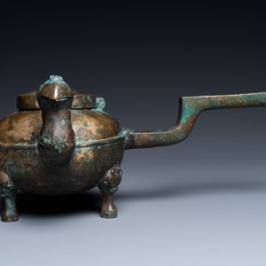 A Chinese gilt bronze tripod 'he' kettle with bird head-shaped spout, Han — 照片 4