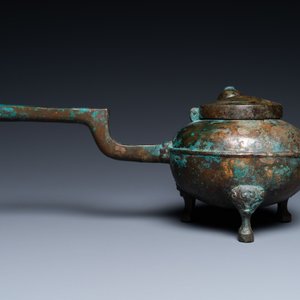 A Chinese gilt bronze tripod 'he' kettle with bird head-shaped spout, Han — 照片 6